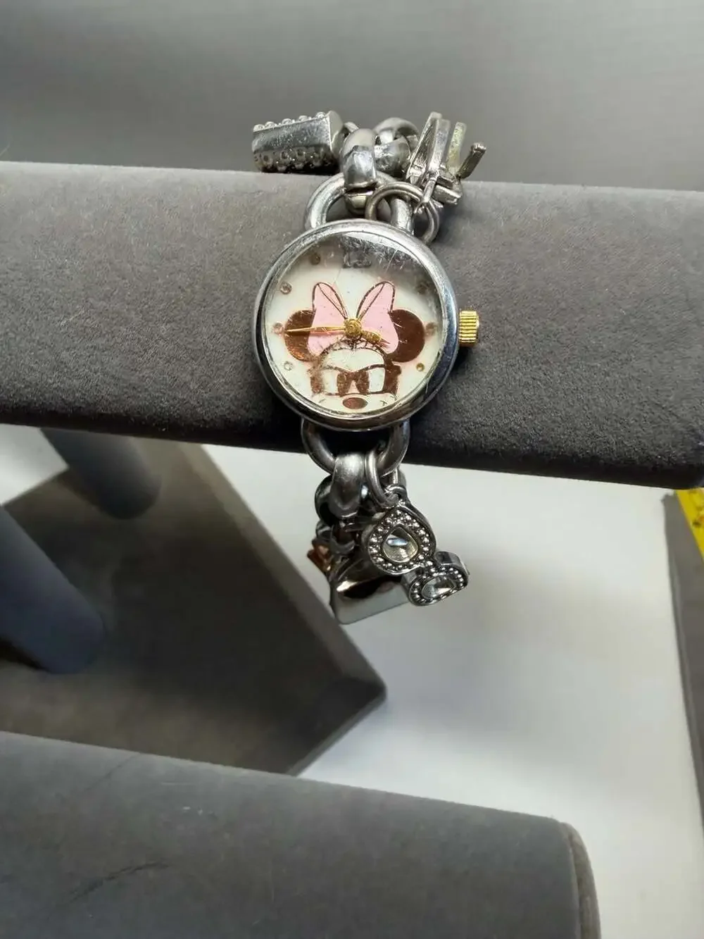 Disney Minnie Mouse Accutime MN2070 Charm Bracelet Watch